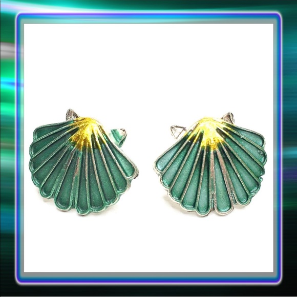 Clamshell Earrings ( Green ) - Picture 4 of 9